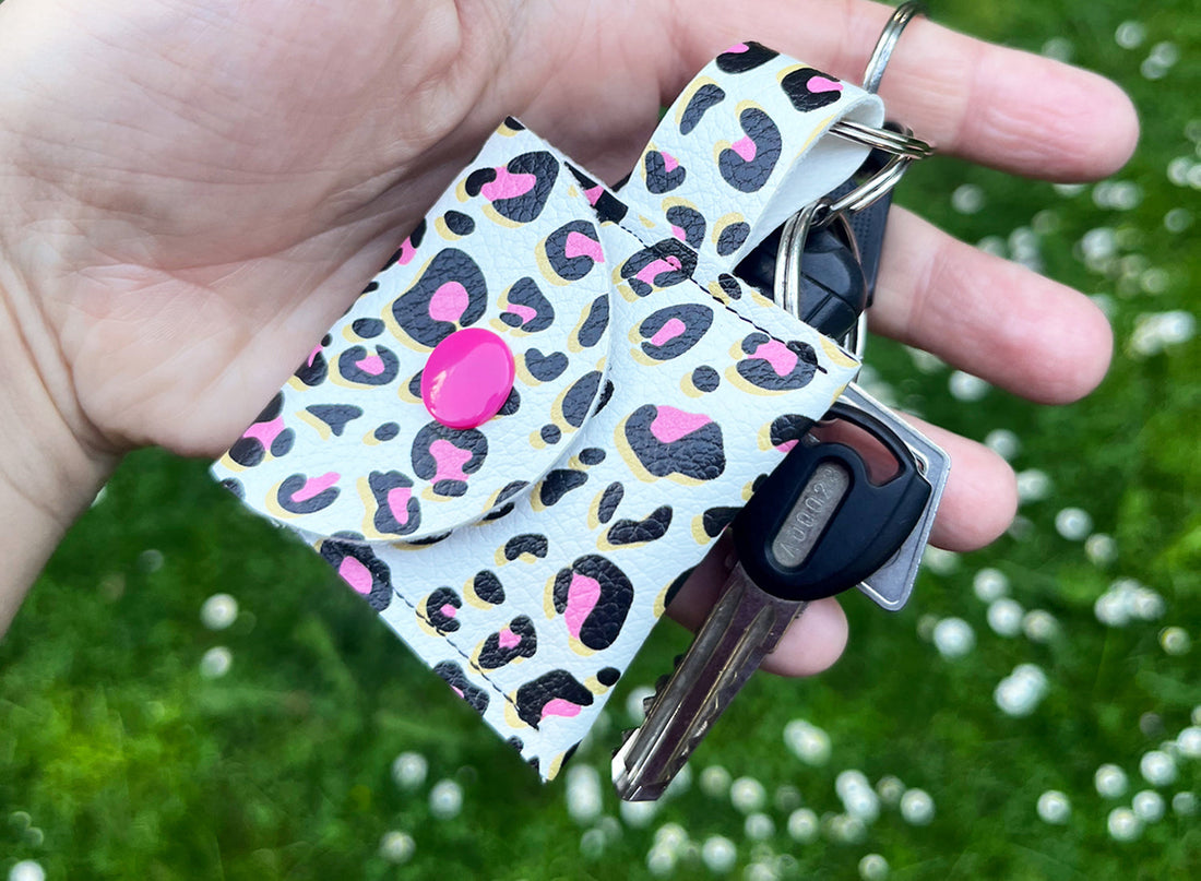Kostenlose Nähanleitung und Schnittmuster für ein Schlüsselbund-Etui aus Kunstleder