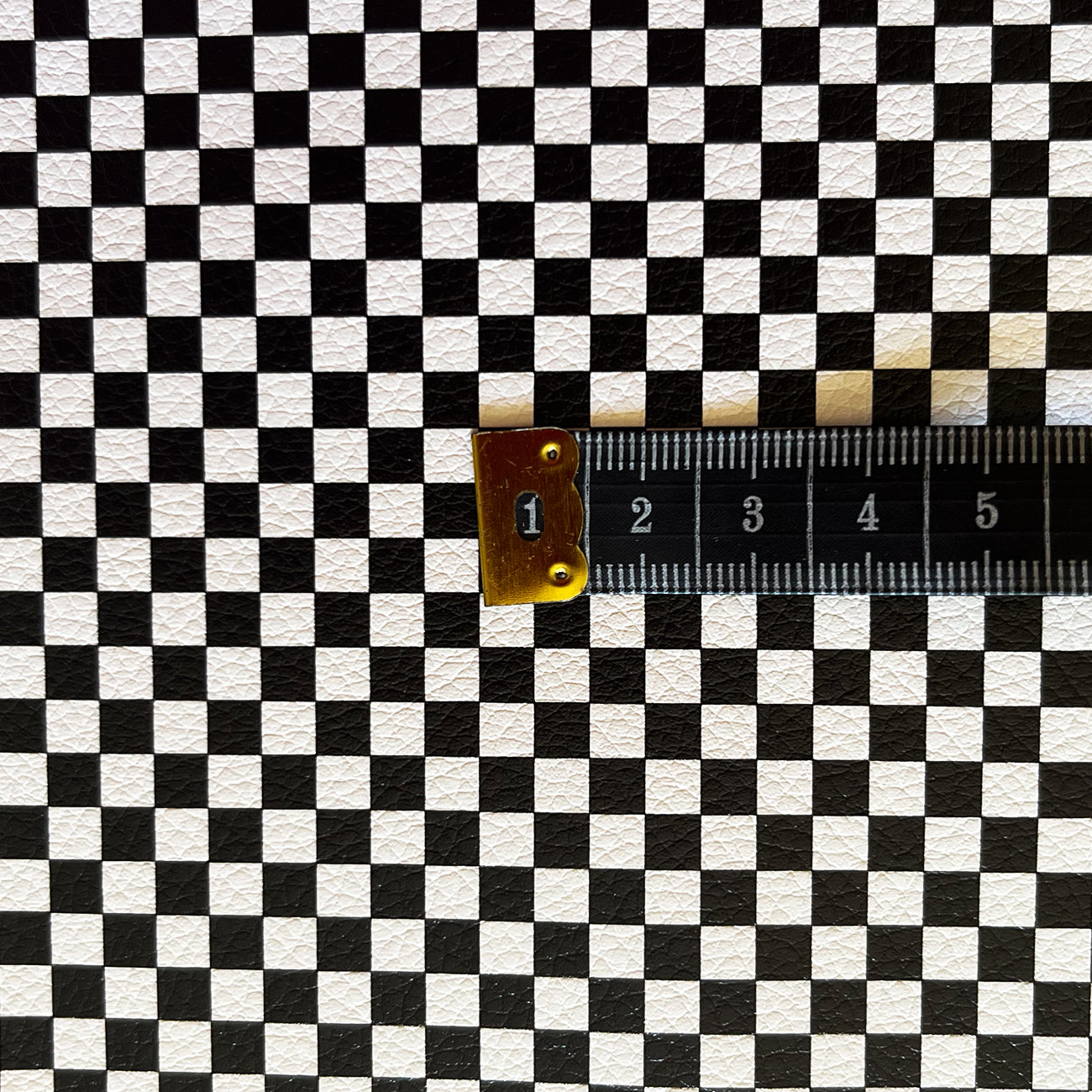 Kunstleder „Checked Black & White“ – veganes PU Kunstleder 45cm x 135 cm