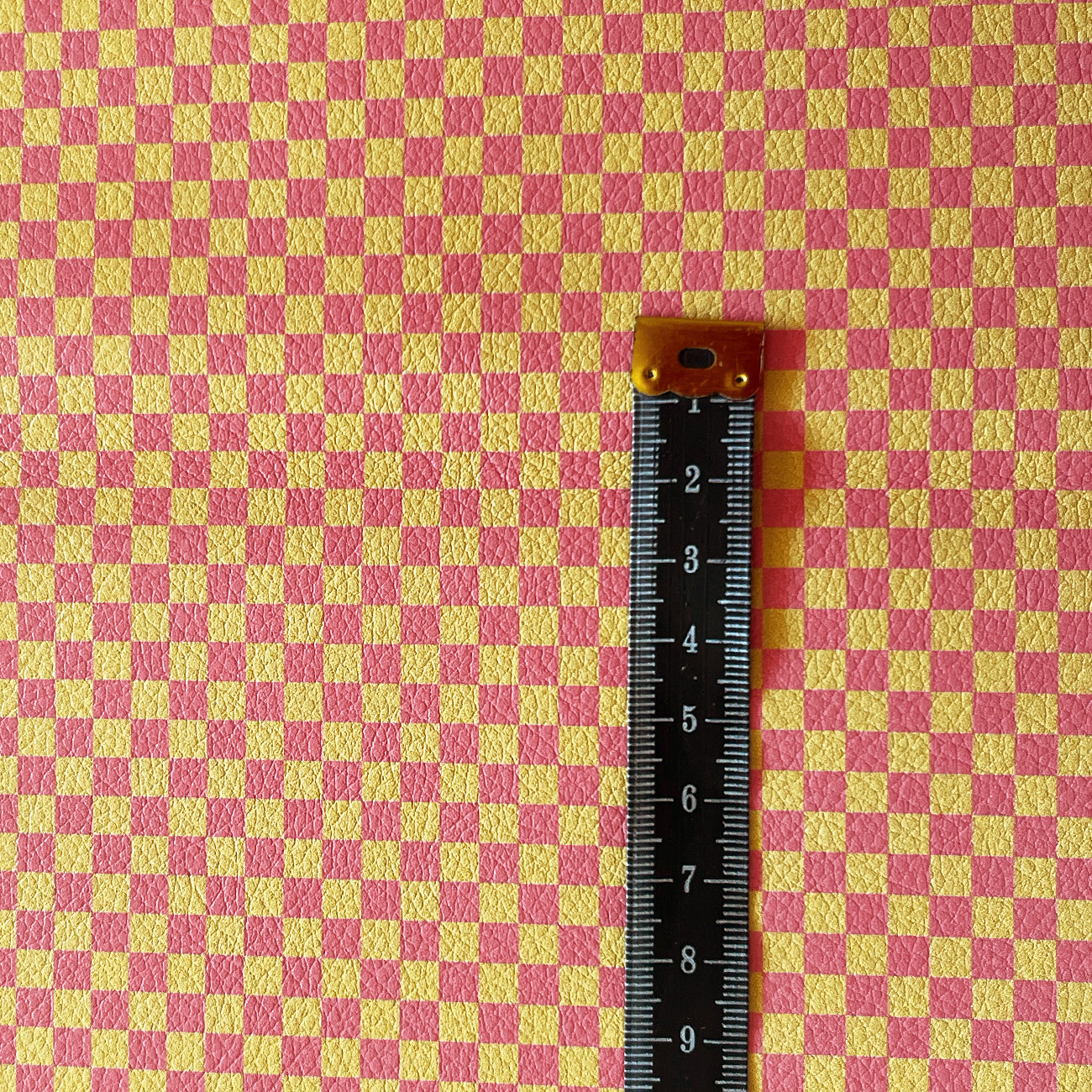Kunstleder „Checked Pink & Yellow“ – veganes PU Kunstleder 45cm x 135 cm