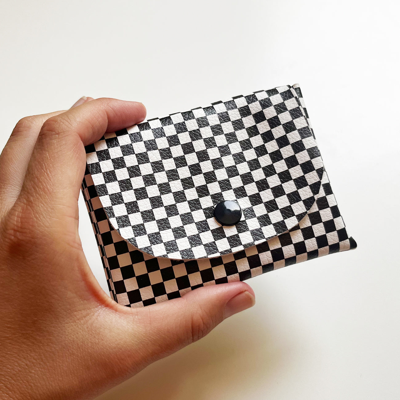 Kunstleder „Checked Black & White“ – veganes PU Kunstleder 45cm x 135 cm