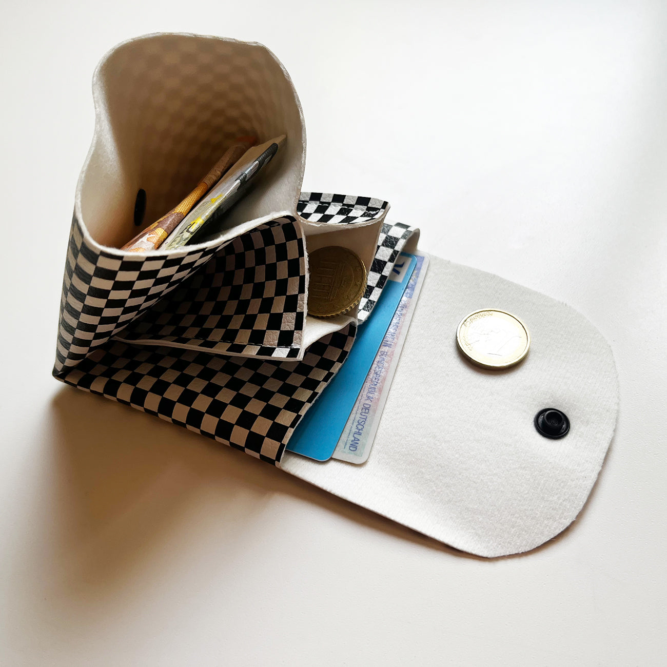 Pixie Wallet "Checked Black White" - Geldbörse aus veganem Kunstleder