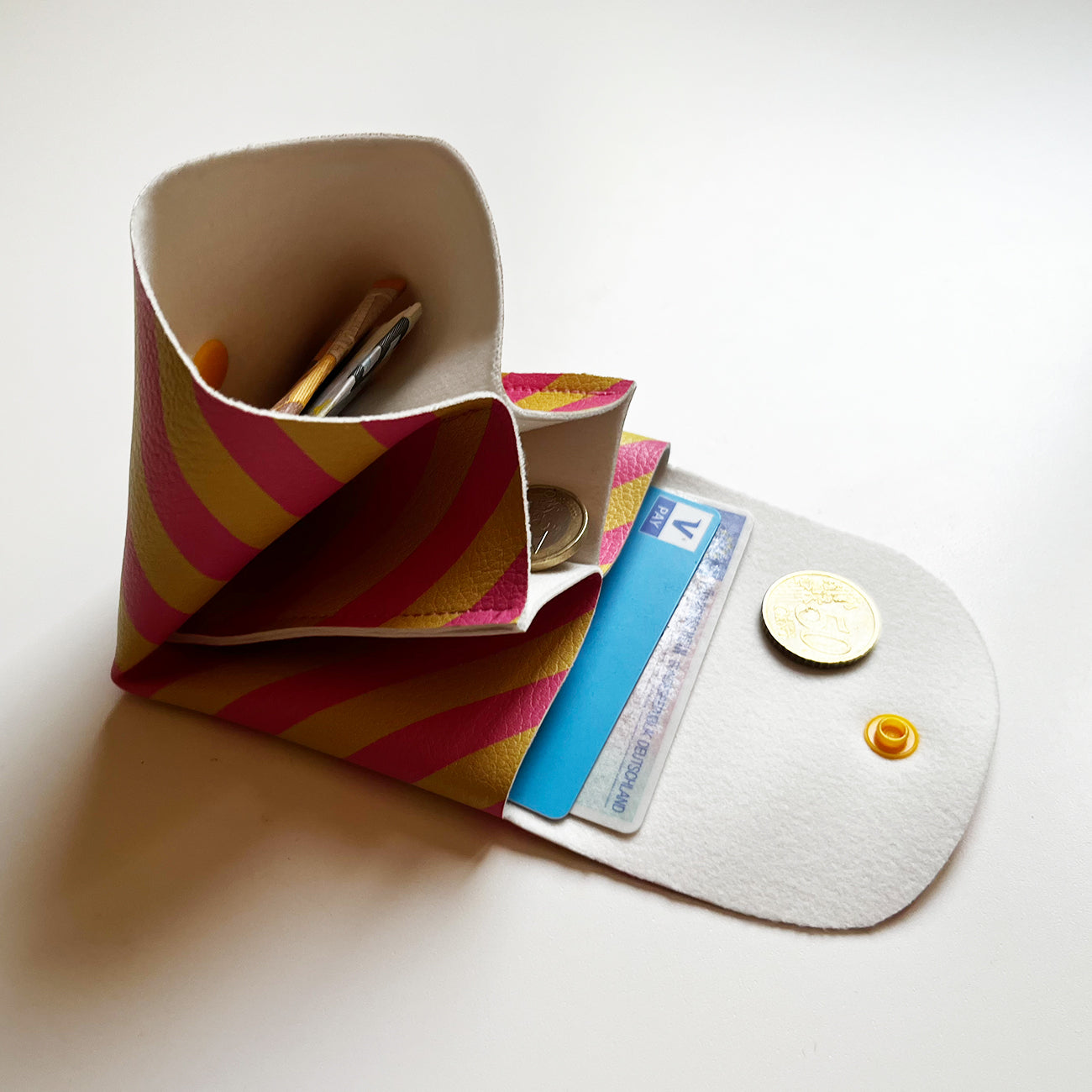 Pixie Wallet "Stripes Pink Yellow" - Geldbörse aus veganem Kunstleder
