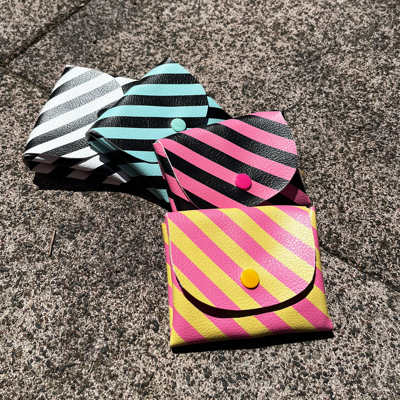 Pixie Wallet "Stripes Pink Yellow" - Geldbörse aus veganem Kunstleder