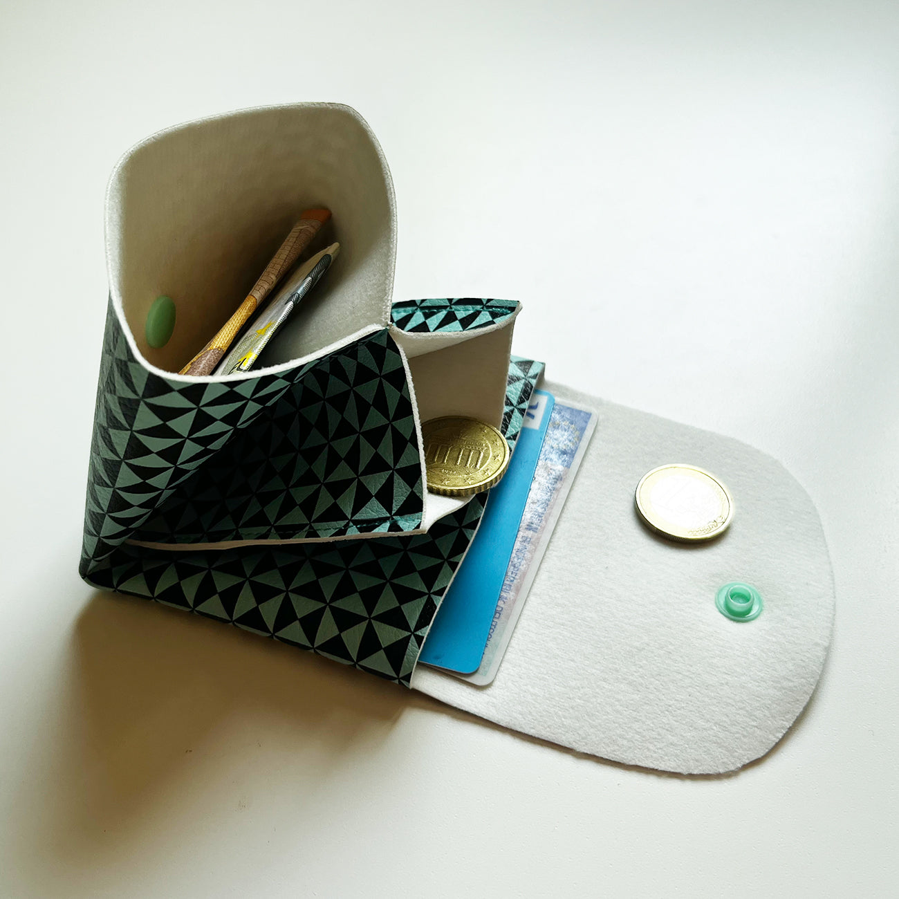 Pixie Wallet "Triangle Black Mint" - Geldbörse aus veganem Kunstleder