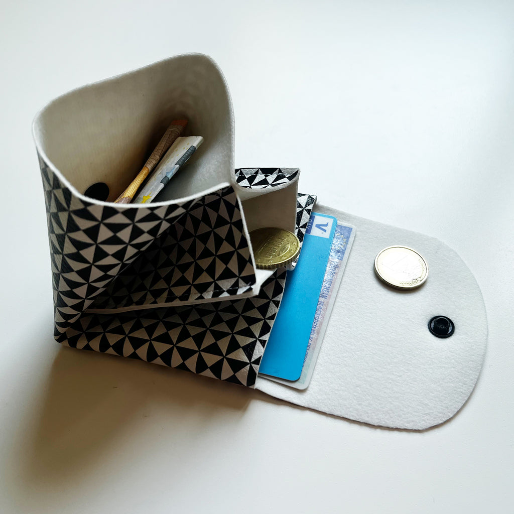 Pixie Wallet "Triangle Black White" - Geldbörse aus veganem Kunstleder