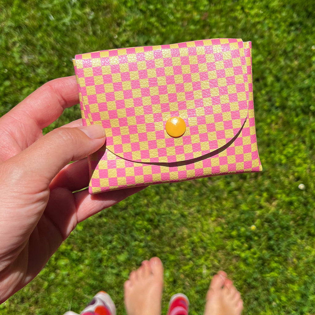 Kunstleder „Checked Pink & Yellow“ – veganes PU Kunstleder 45cm x 135 cm