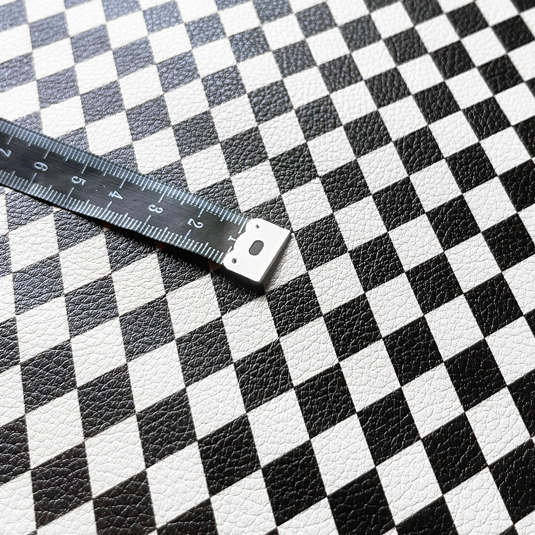 Kunstleder „Happy Harlekin Black & White“ – veganes PU Kunstleder