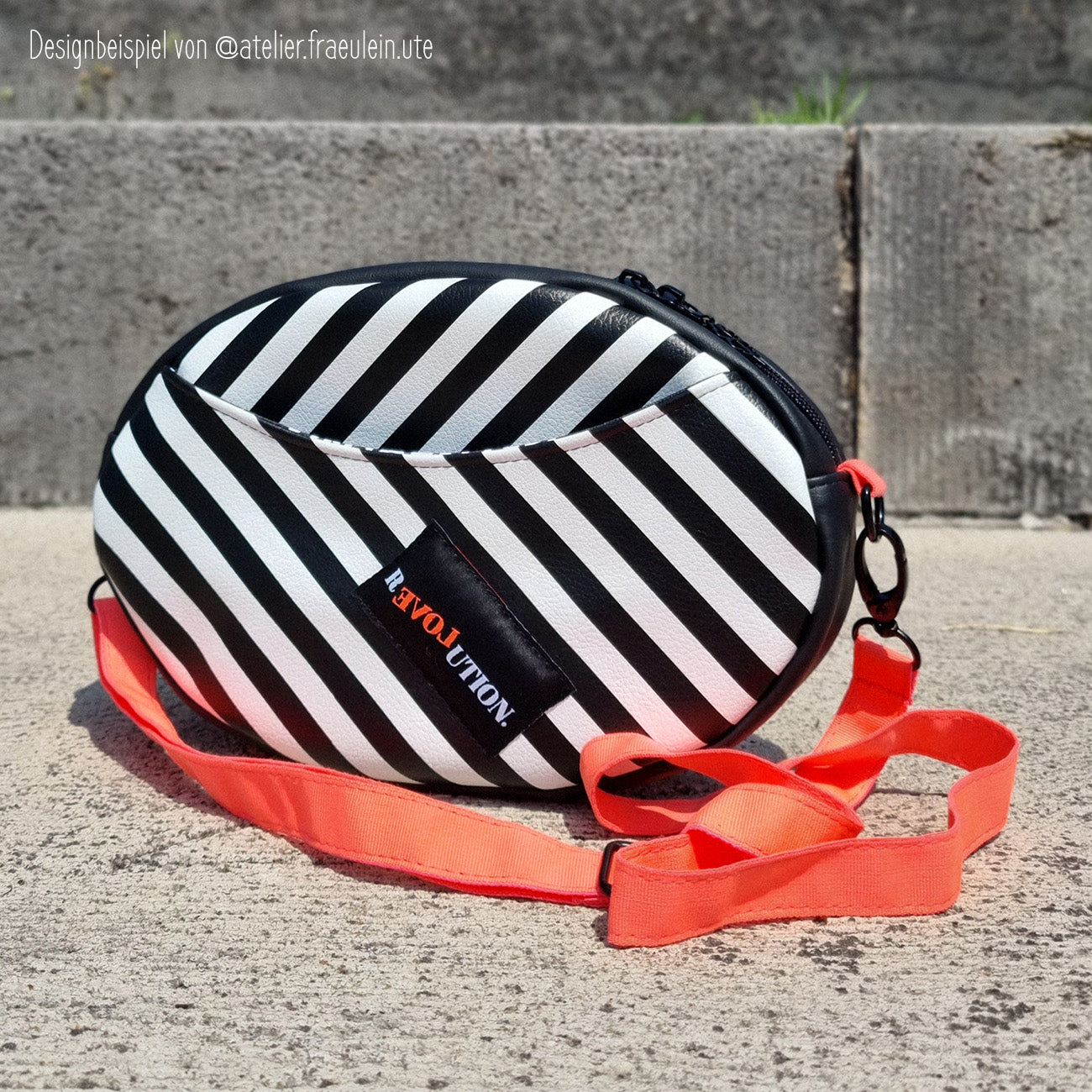 Kunstleder „Stripes Black & White“ – veganes PU Kunstleder 45cm x 135 cm