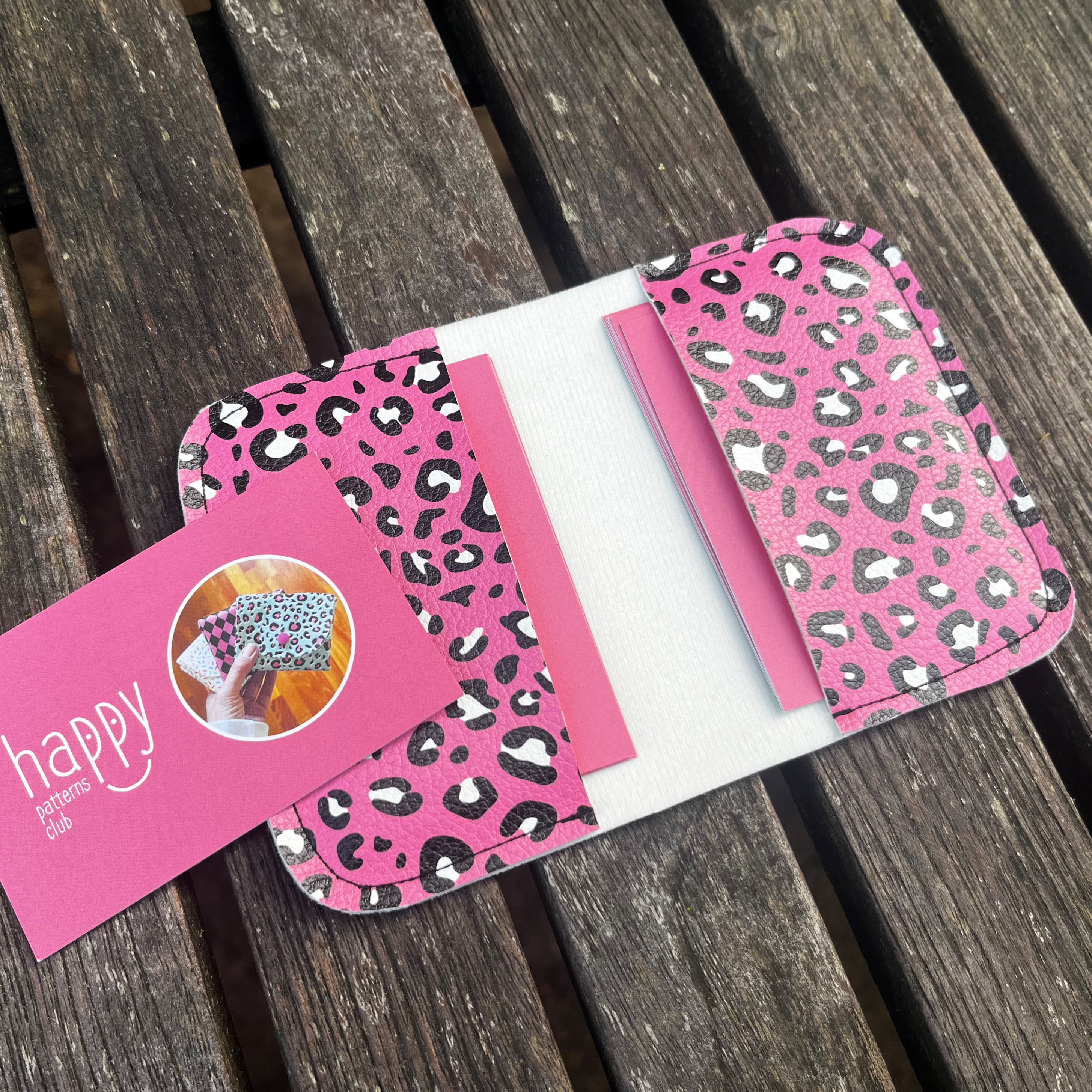 Kunstleder „Happy Leo Pink“ – veganes PU Kunstleder 45cm x 135cm