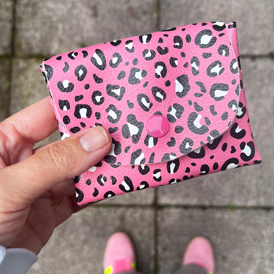 Kunstleder „Happy Leo Pink“ – veganes PU Kunstleder 45cm x 135cm