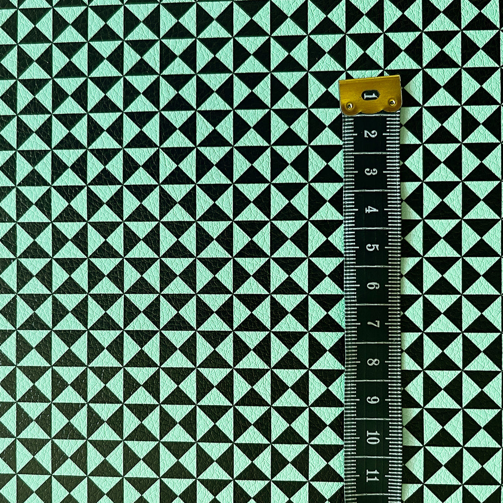 Kunstleder „Triangle Black & Mint“ – veganes PU Kunstleder 45cm x 135 cm