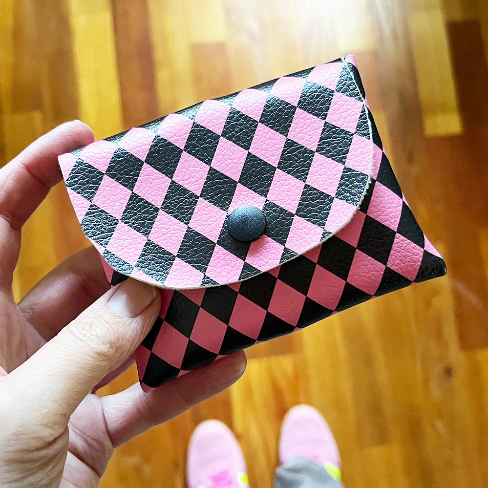 Kunstleder „Happy Harlekin Pink“ – veganes PU Kunstleder 45cm x 135cm